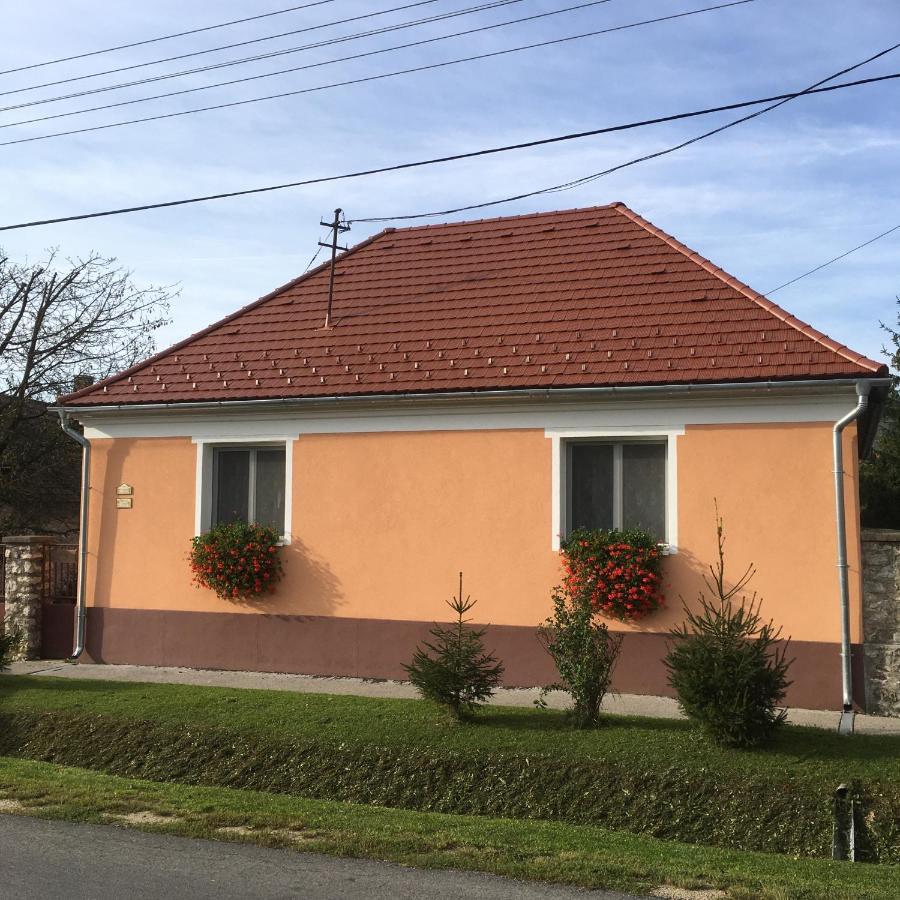 Liliom Vendégház Bakonybél Extérieur photo